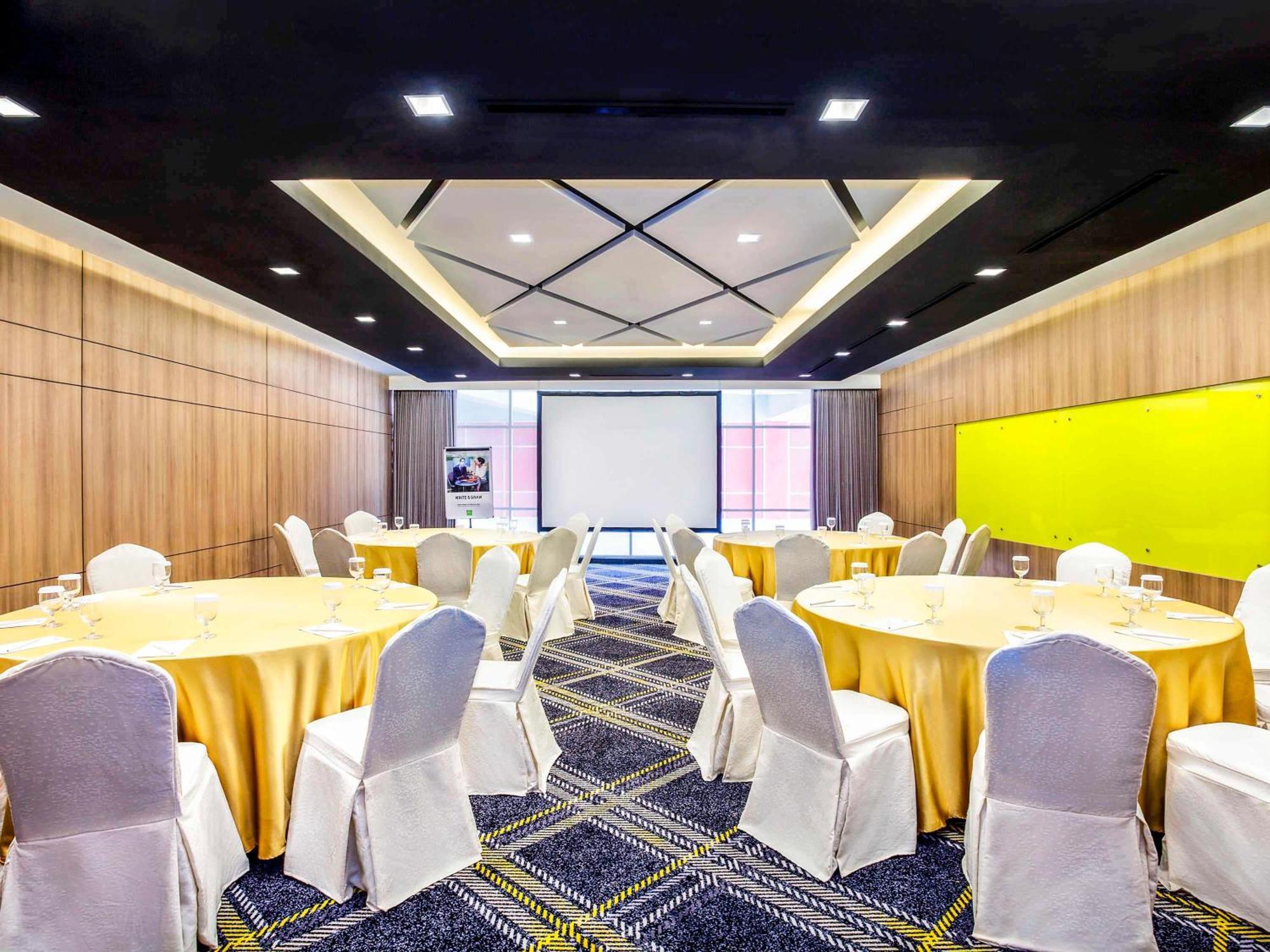Ibis Styles Bekasi Jatibening Hotel Eksteriør billede
