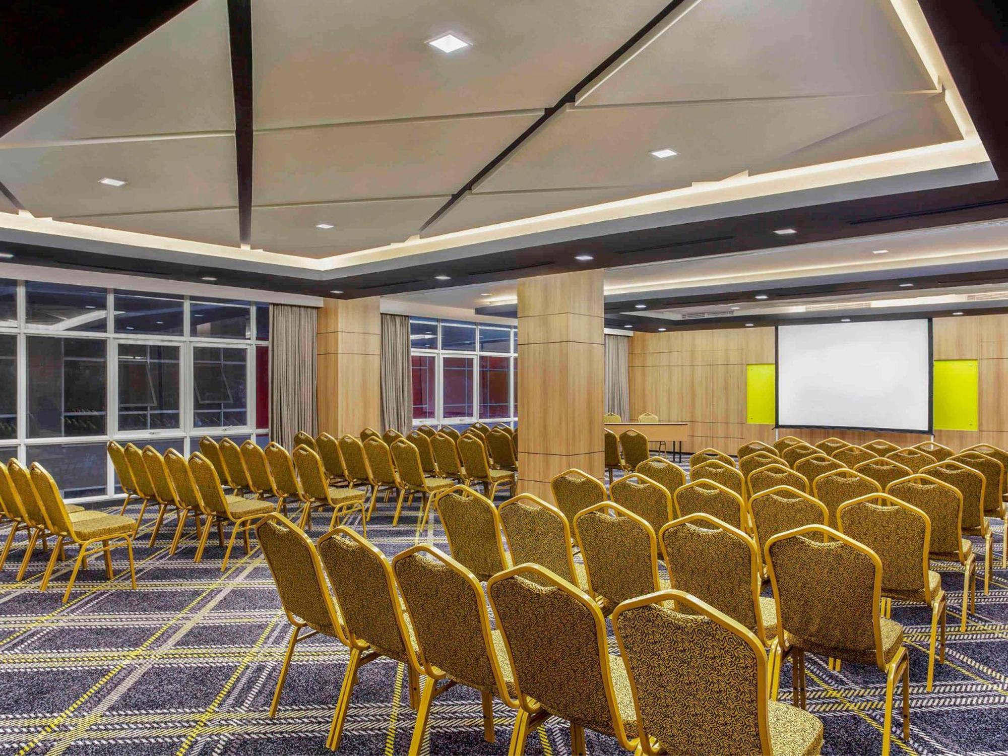 Ibis Styles Bekasi Jatibening Hotel Eksteriør billede
