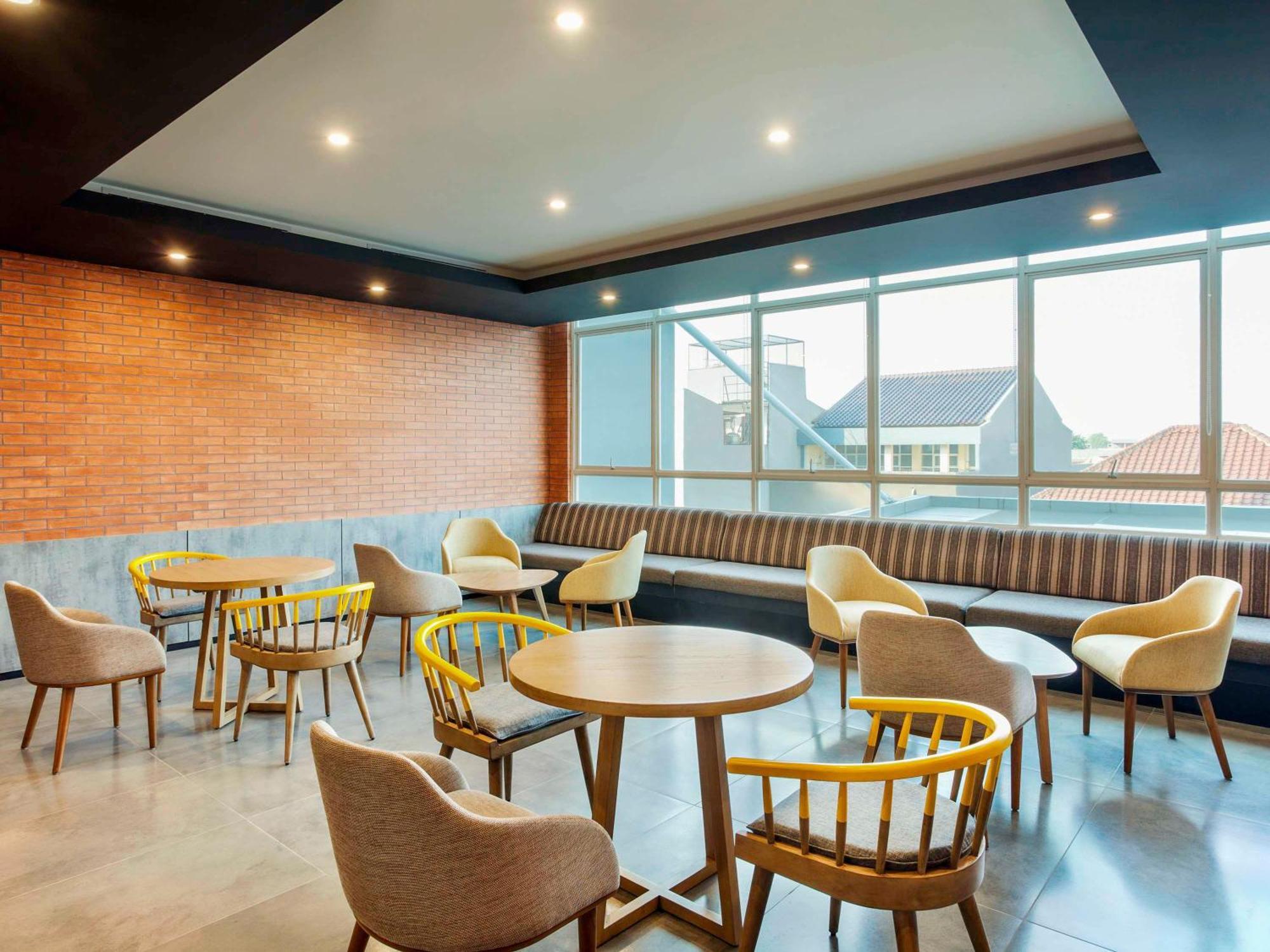 Ibis Styles Bekasi Jatibening Hotel Eksteriør billede