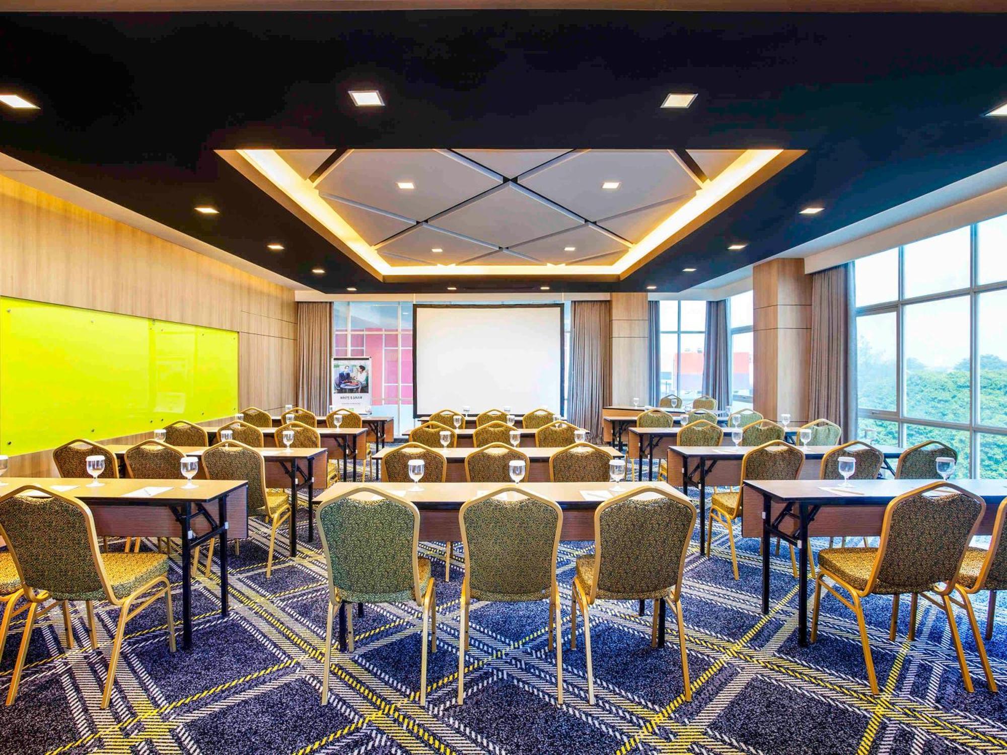 Ibis Styles Bekasi Jatibening Hotel Eksteriør billede