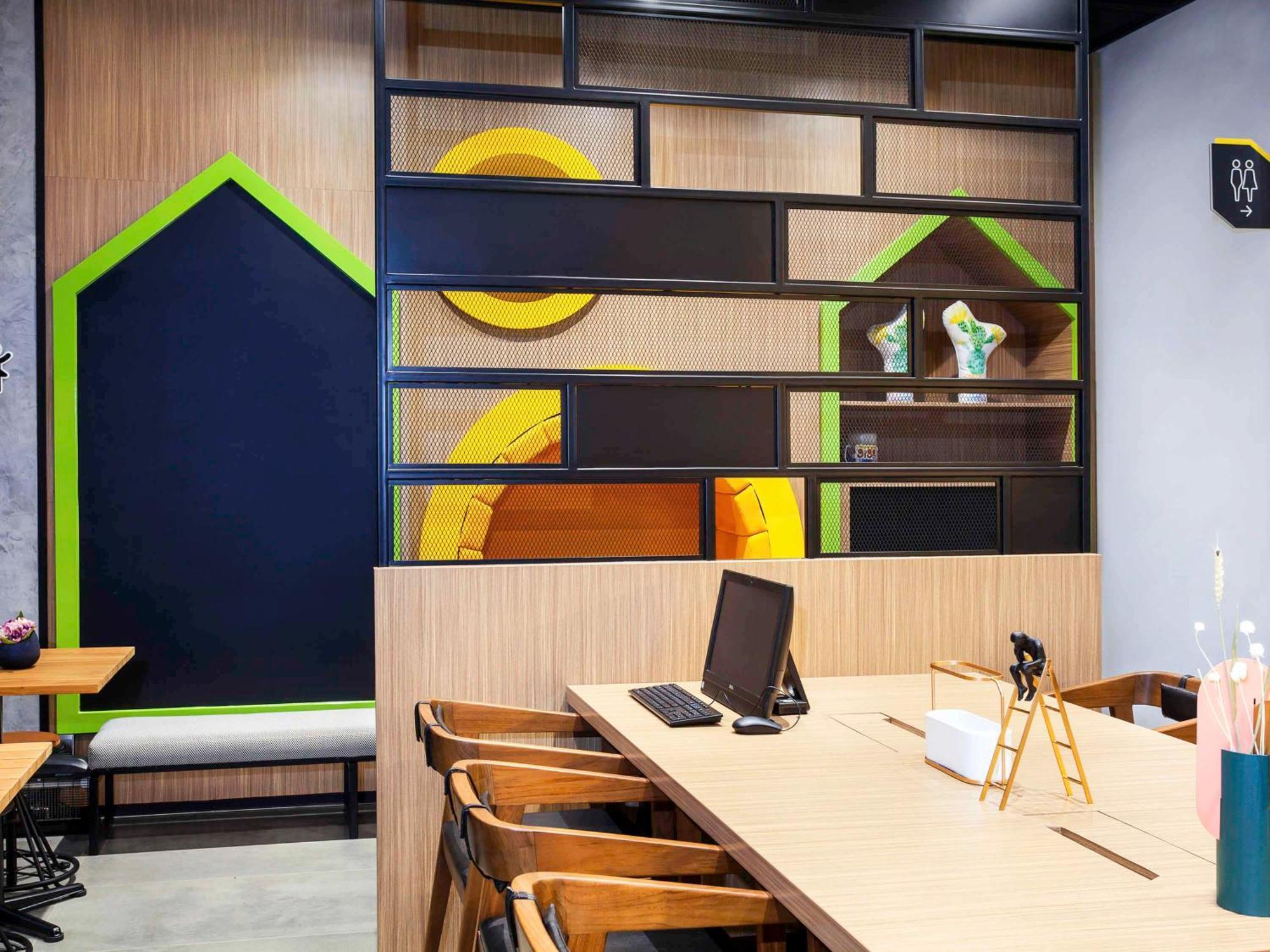 Ibis Styles Bekasi Jatibening Hotel Eksteriør billede