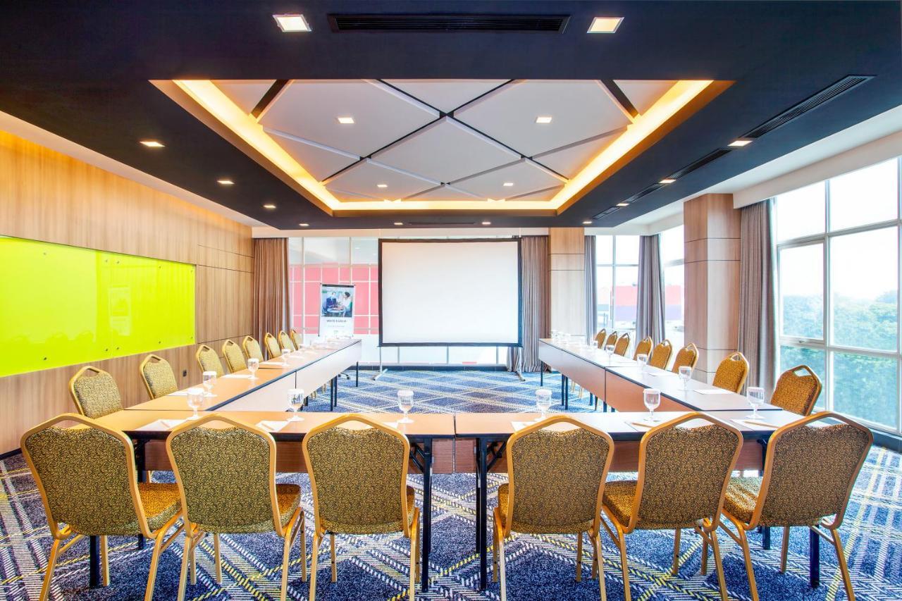 Ibis Styles Bekasi Jatibening Hotel Eksteriør billede